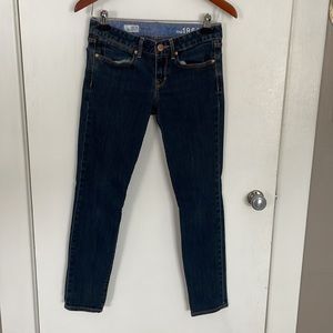 Gap 1969 Skinny Jeans; 26/2  28” inseam.  Nice dark wash, excellent condition.